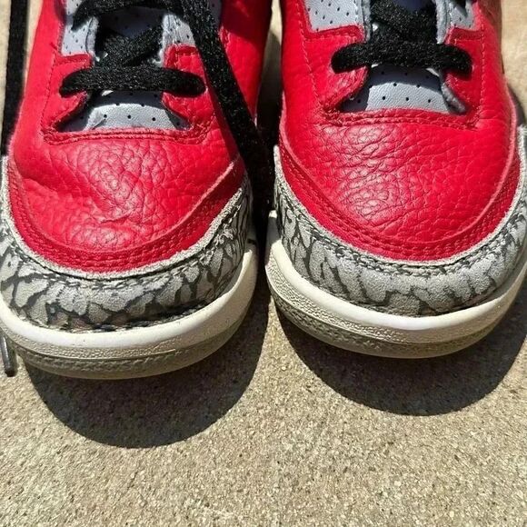 Nike Jordan Retro 3 SE Fire Red Toddler Sneakers - Picture 13 of 14